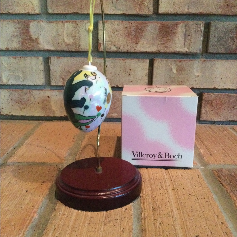 313. NWT VINTAGE VILLEROY AND BOCH PAINTED EGG - Picture 1 of 3